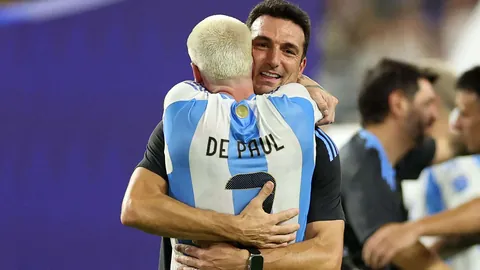 希腊男篮对决澳大利亚，字母哥高效表现，希腊队2076力克对手，兰代尔独得17分终极对决：希腊男篮制胜关键